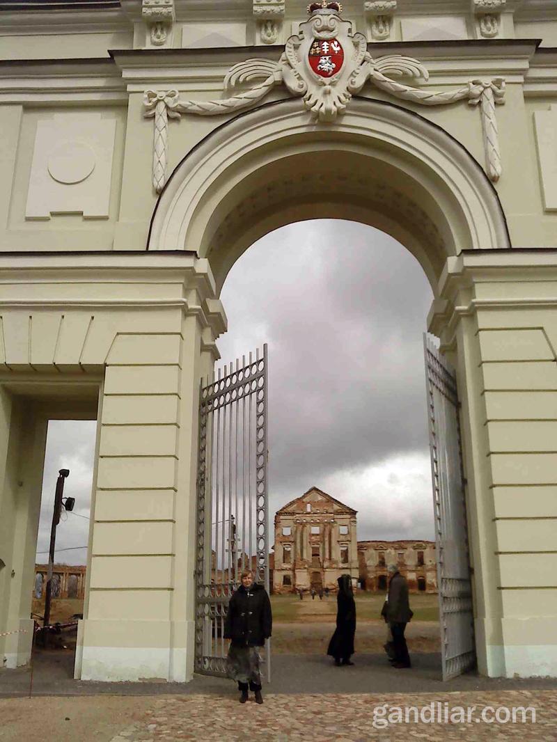 Дворец Сапег. Брама после реставрации