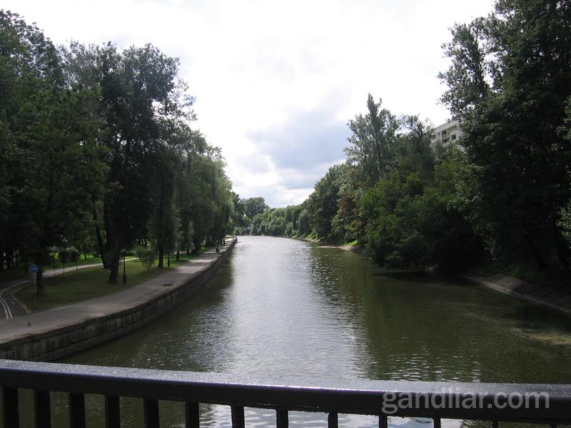 парк Горького в Минске. Вид с моста