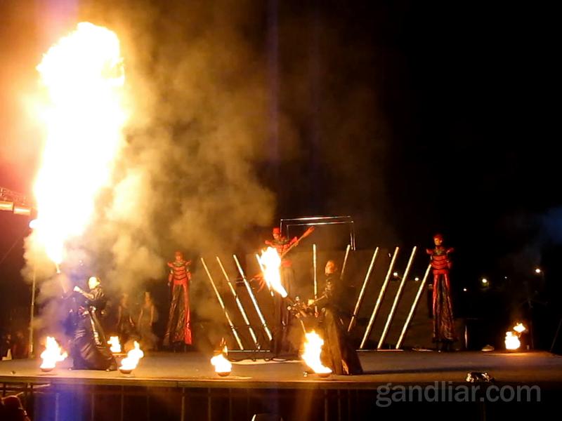 Театр огня "Гефест" из Украины на фестивале огня в Минске