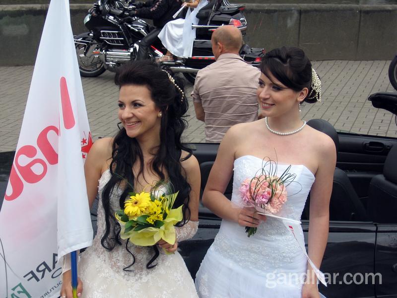 Парад невест-2011 в Минске. Красивые улыбки невест