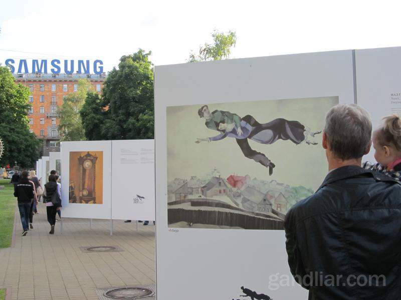 Выставка картин Марка Шагала под открытым небом