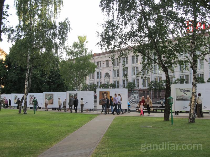 Выставка Марка Шагала в Минске на площади Якуба Колоса