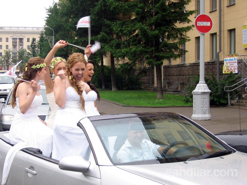 Парад невест-2011 в Минске. Невесты зажигают